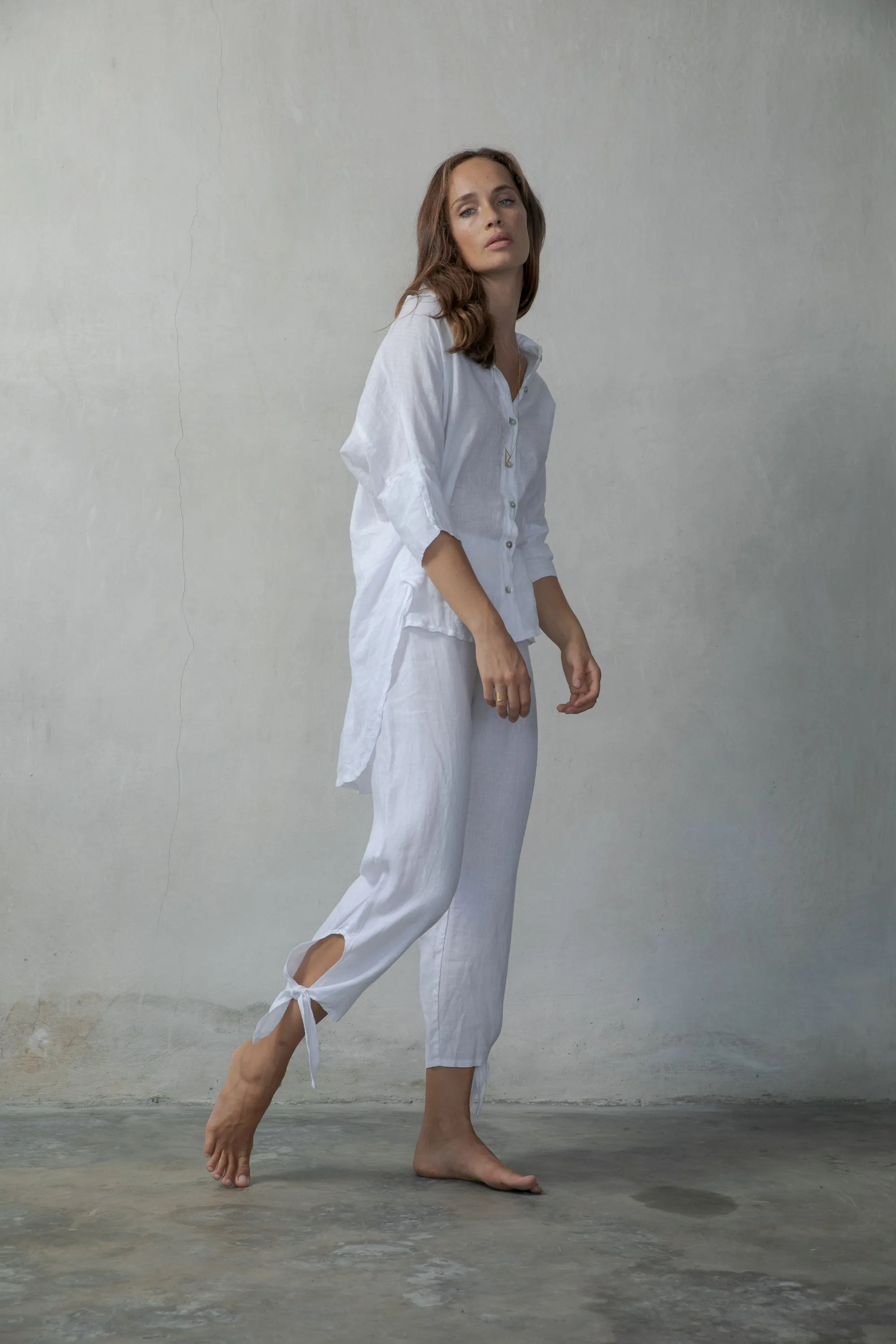 Tie-Knot Linen Capri Pants White